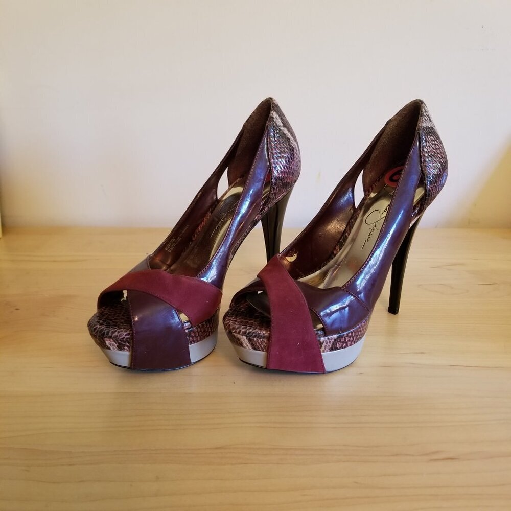 Brand New Jessica Simpson patented leather leopard open top heels size 6